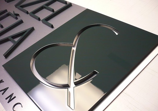 3D logo PVC 15mm + autolak.JPG